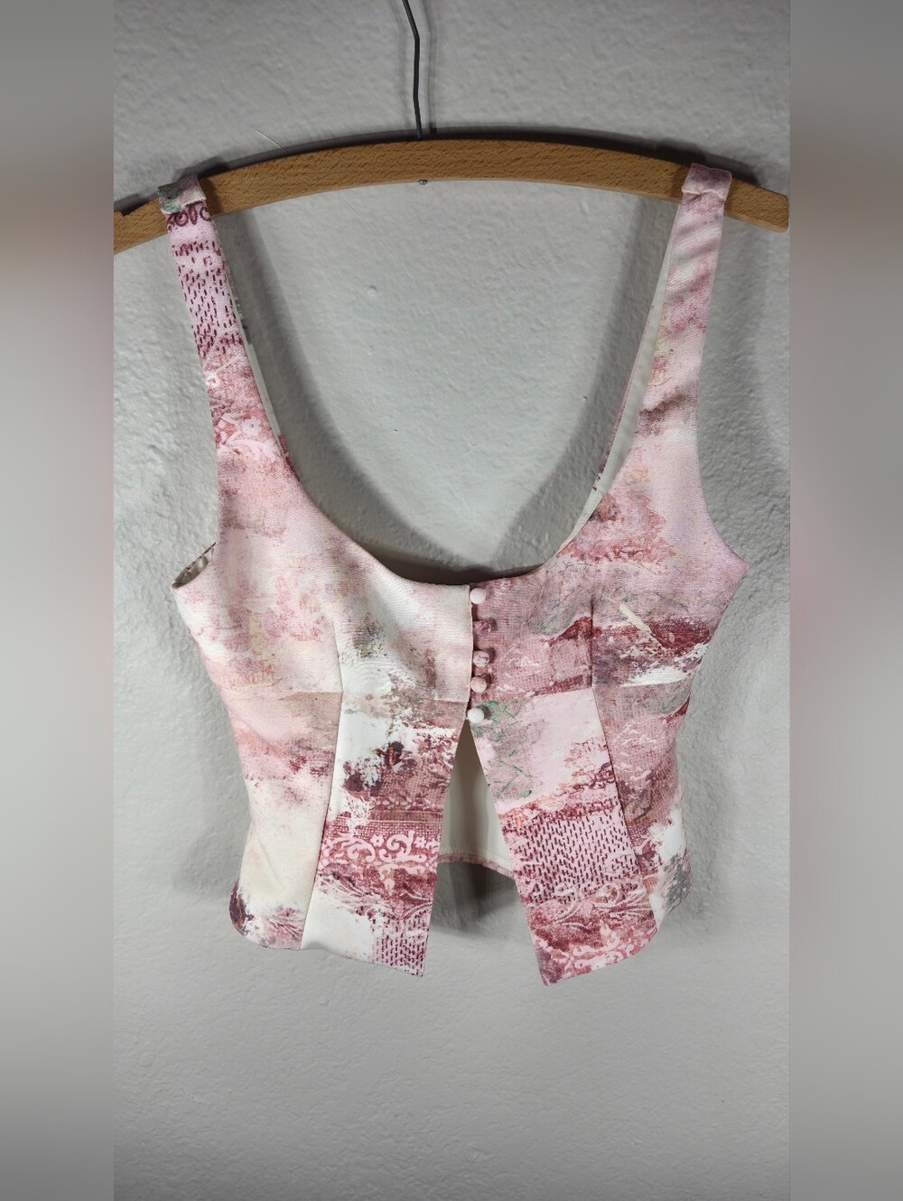 White Fox Boutique Tennage Dream XS Light Pink Crop Top Sleeveless Button Front